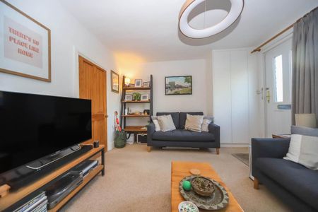 2 bedroom semi-detached house to rent - Photo 5