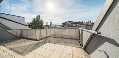SONNIGER DACHGESCHOSSTRAUM - Klimatisierte DG-Wohnung mit 3 Zimmern und 2 Terrassen - Foto 2