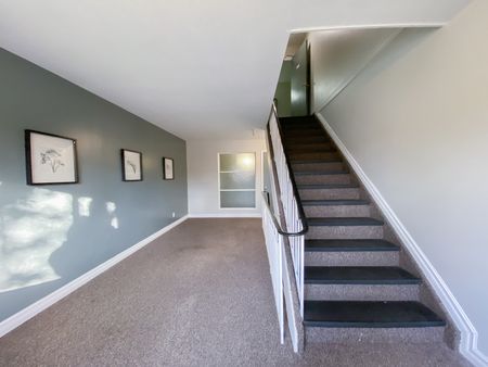 Crystal Court - Photo 2