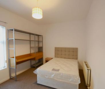 4 bedroom property to rent - Photo 1