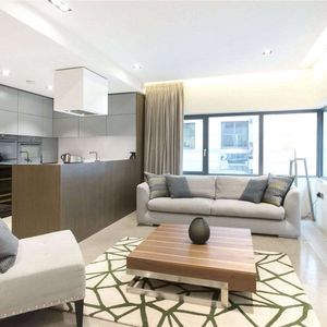 A sophisticated second-floor luxury apartment in the heart of St James's - Photo 2