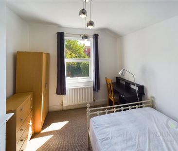 1 bedroom in a house share to rent - Photo 2