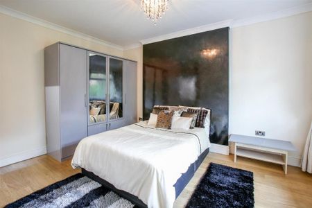 4 bedroom semi-detached house to rent - Photo 4