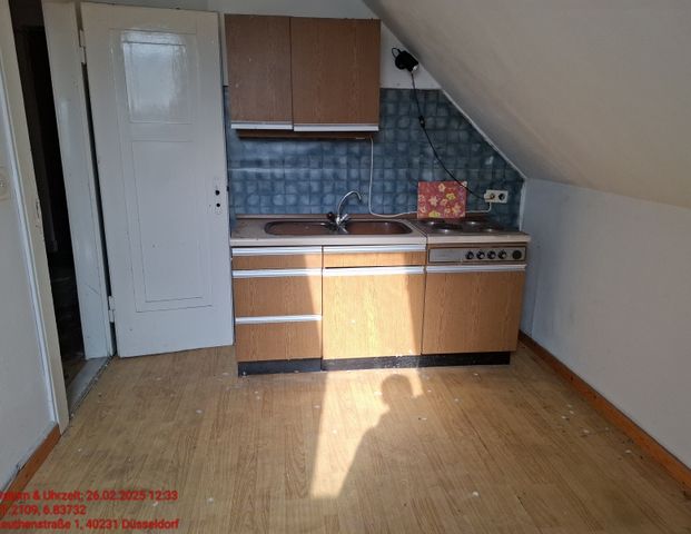 Helle Dachgeschosswohnung - Photo 1