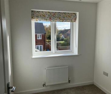 3 bedroom semi-detached house to rent - Photo 2