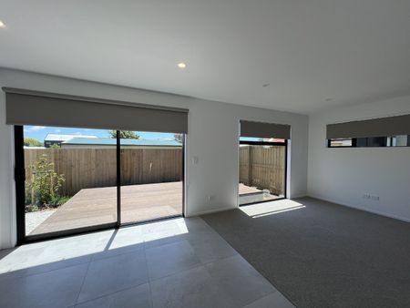 5/89 Barbour Street, Waltham - Photo 2