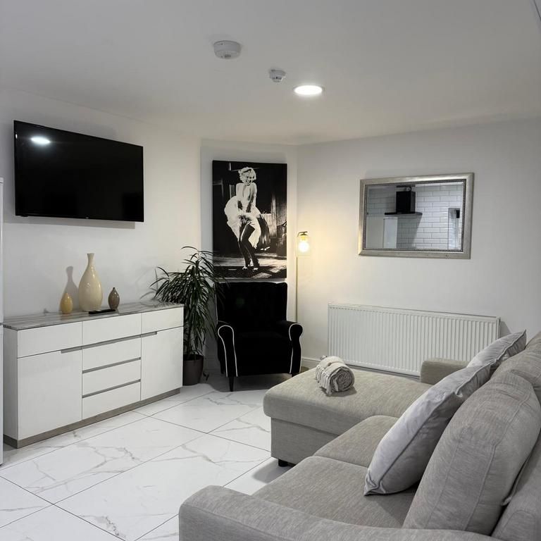 1 bedroom in a flat share to rent - Photo 1
