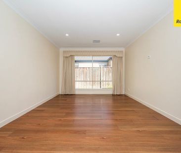 Spacious 4-Bedroom Family Home in Convenient Brookfield Location - Photo 4