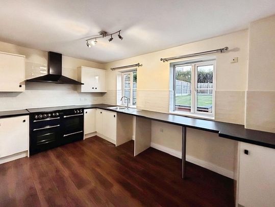 4 bedroom detached house to rent - Photo 1