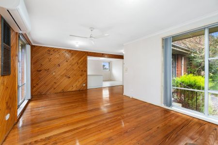 COMFORTABLE 3 BEDROOM HOME - Photo 5