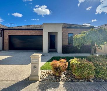 Immaculate, Comfortable and Private - Photo 1