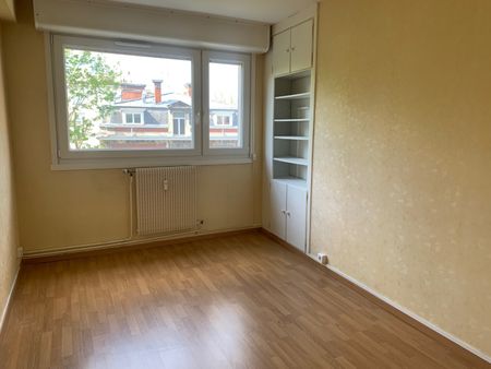 Location Appartement 4 pièces 107m² LILLE 59000 - Photo 3