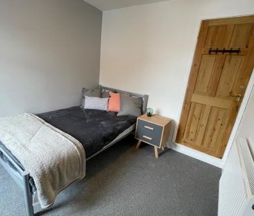 4 bedroom end of terrace house to rent - Photo 5