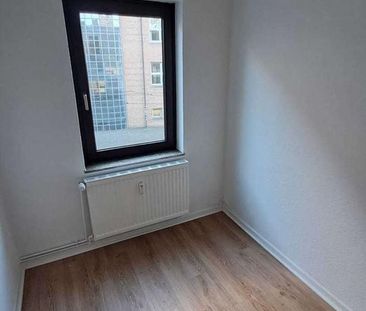 ZENTRAL & MITTENDRIN | 2,5 Zimmer | Balkon | Duschbad | ab sofort! - Photo 3