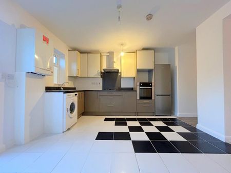 3 bedroom flat to rent - Photo 3