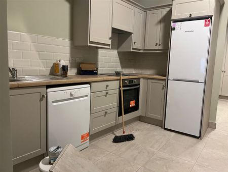 First Floor Apartment 60 Kenyon St, Nenagh, Tipperary - Photo 4