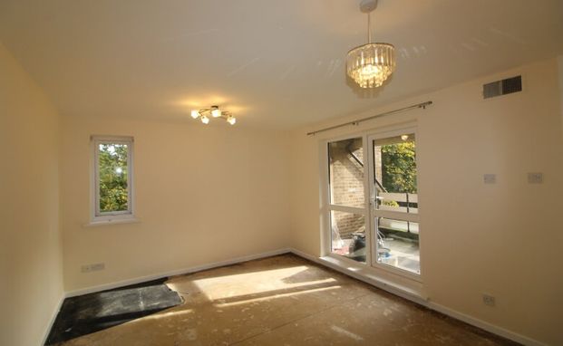 Frizley Gardens, Bradford - Photo 1