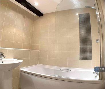2 bedroom penthouse to rent - Photo 2