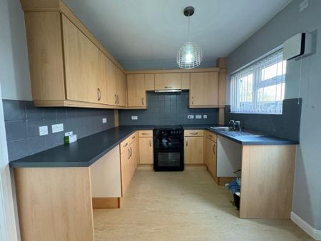 3 bedroom semi-detached house to rent - Photo 4