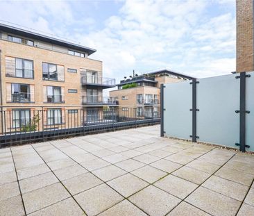 Well presented 2 bedroom first floor apartment at this prestigious ... - Photo 3