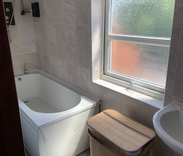 1 Bed Flat, Broad Road, B27 - Photo 4
