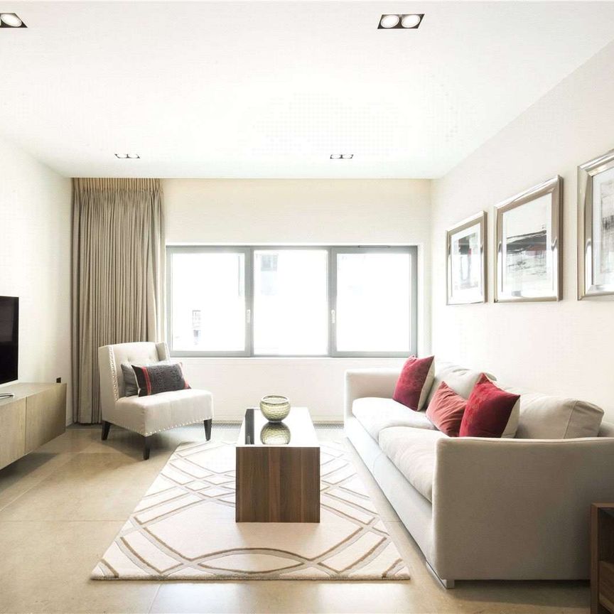 Exceptional first floor apartment, enviably located in the heart of St. James's. - Photo 1