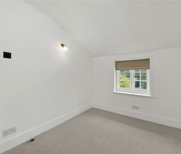 A charming cottage in the heart of Farnham town centre with a priva... - Photo 6