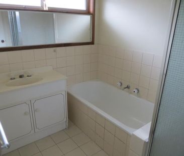 Spacious unit in convenient location - Photo 3