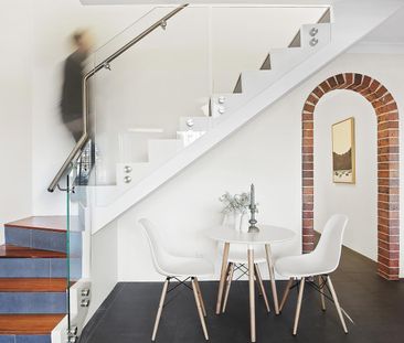 Stylish Townhouse With Lock-up Garage - Photo 3