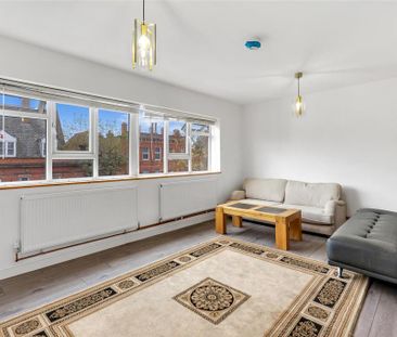 4 bedroom flat to rent - Photo 2