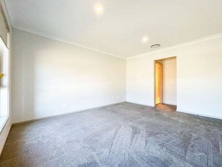 CORNER HOUSE: 4 BEDROOM, 2.5 BATHROOM, 2 CAR GARAGE, PLUS BONUS THEATRE/HOME OFFICE - Photo 5