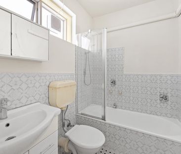 2/49 Flemington Street, Travancore, Vic 3032 - Photo 5