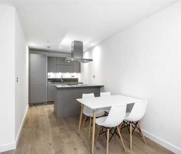 Stratosphere Tower, Great Eastern Road, London, E15 - Photo 5