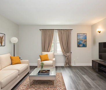 Cozy 2 Bedroom Upper Unit in Welland!! - Photo 2