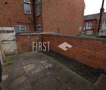 4 bedroom terraced house to rent - Photo 2