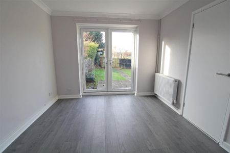 3 bedroom semi-detached house to rent - Photo 2