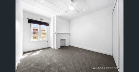 SPACIOUS SEMI-STYLE APARTMENT IN BOUTIQUE BLOCK - Photo 2