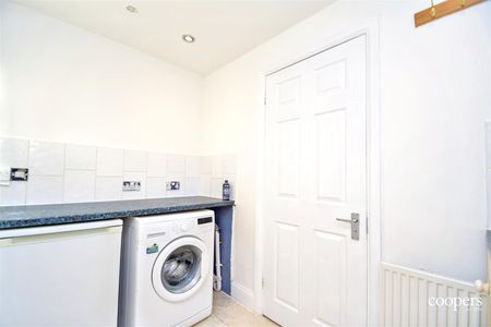 Hills Lane, Northwood, HA6 - Photo 3