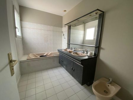 Location Maison 5 pièces 121m² LA ROCHELLE 17000 - Photo 5