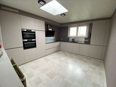 Bel etage woning te Prins Albertlaan Oostende met garage én tuin. - Photo 4