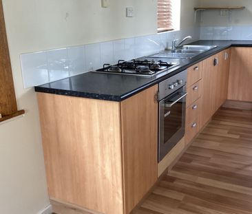 Walking distance to University of Tasmania - Photo 3