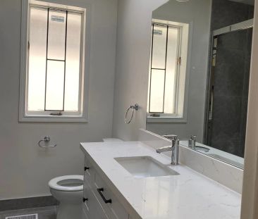 Detached Home For Lease | E8482110 - Photo 5