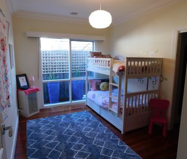 Beautiful family home - Photo 3