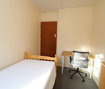 Room in a Shared Flat, Pennyfields, E14 - Photo 1