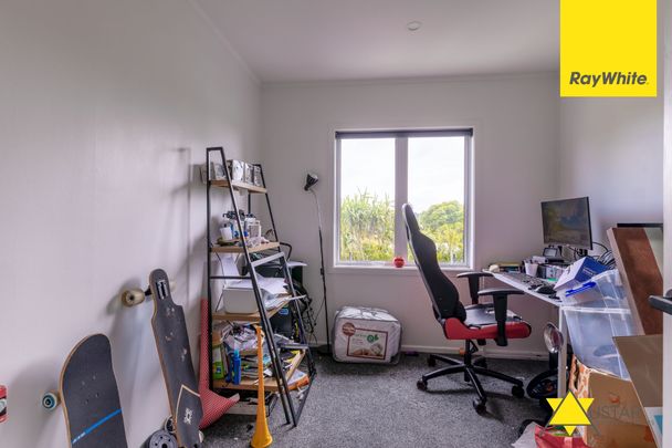 Welcome to this modern and spacious 4-bedroom, 1-bathroom home located at Birkdale. - Photo 1