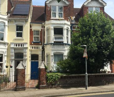 8 bedroom terraced house to rent - Photo 2