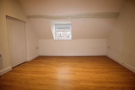 Easton Street, High Wycombe - Photo 3
