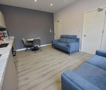 3 bedroom flat to rent - Photo 5