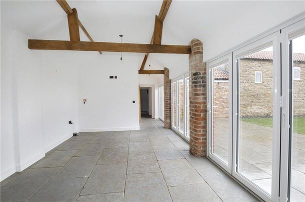 4 bedroom detached house to rent - Photo 1