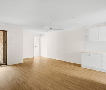 Modern Renovated Apartment in Beachside Complex - Photo 2